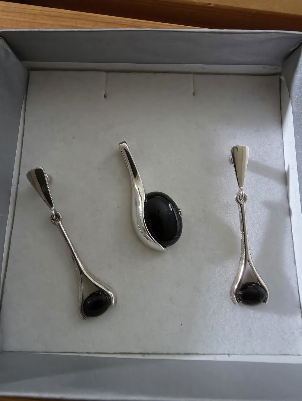 Elegant Onyx & Sterling Silver Pendant includes lovely match Sterling earrings.